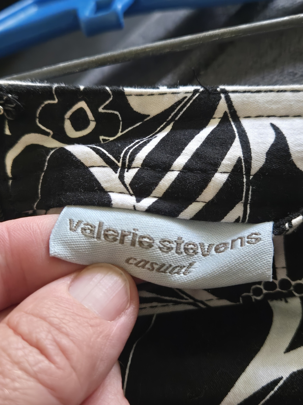 Valerie Stevens Black and White Floral Mini Skirt - Picture 2 of 4
